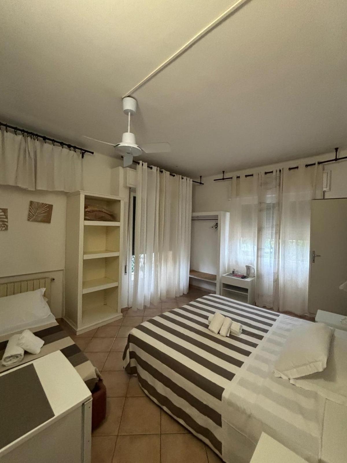 Casa Versilia Hotel Marina di Massa Exteriör bild