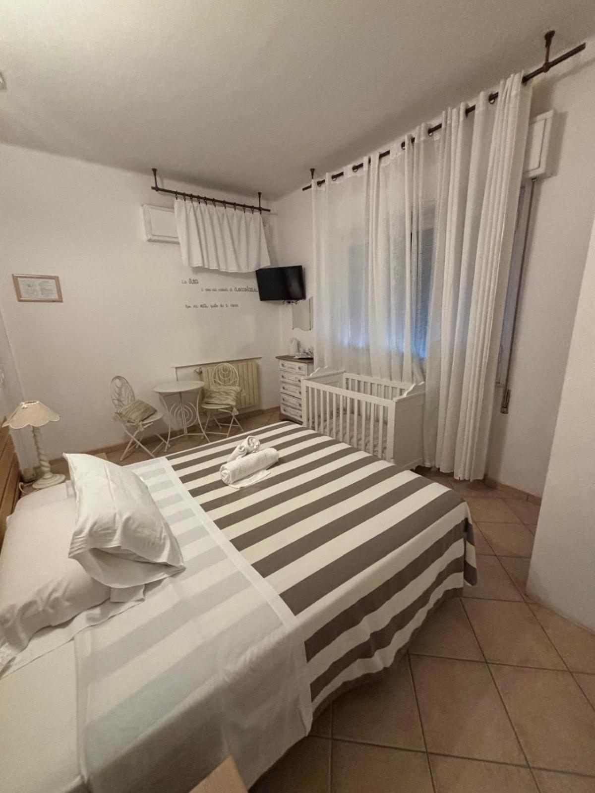 Casa Versilia Hotel Marina di Massa Exteriör bild